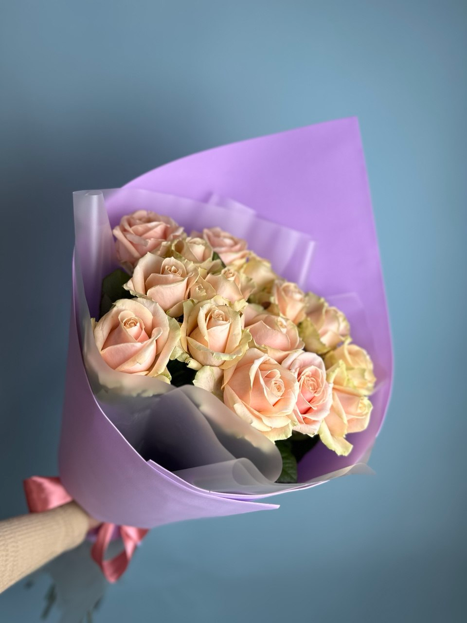 15 нежно-розовых роз