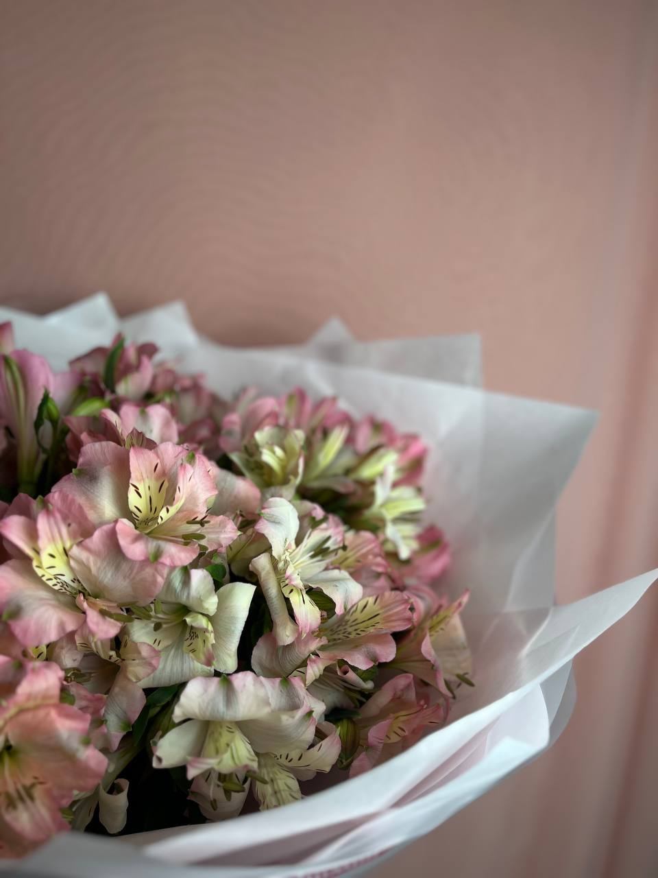 Моно из розовых альстромерий (11 шт)