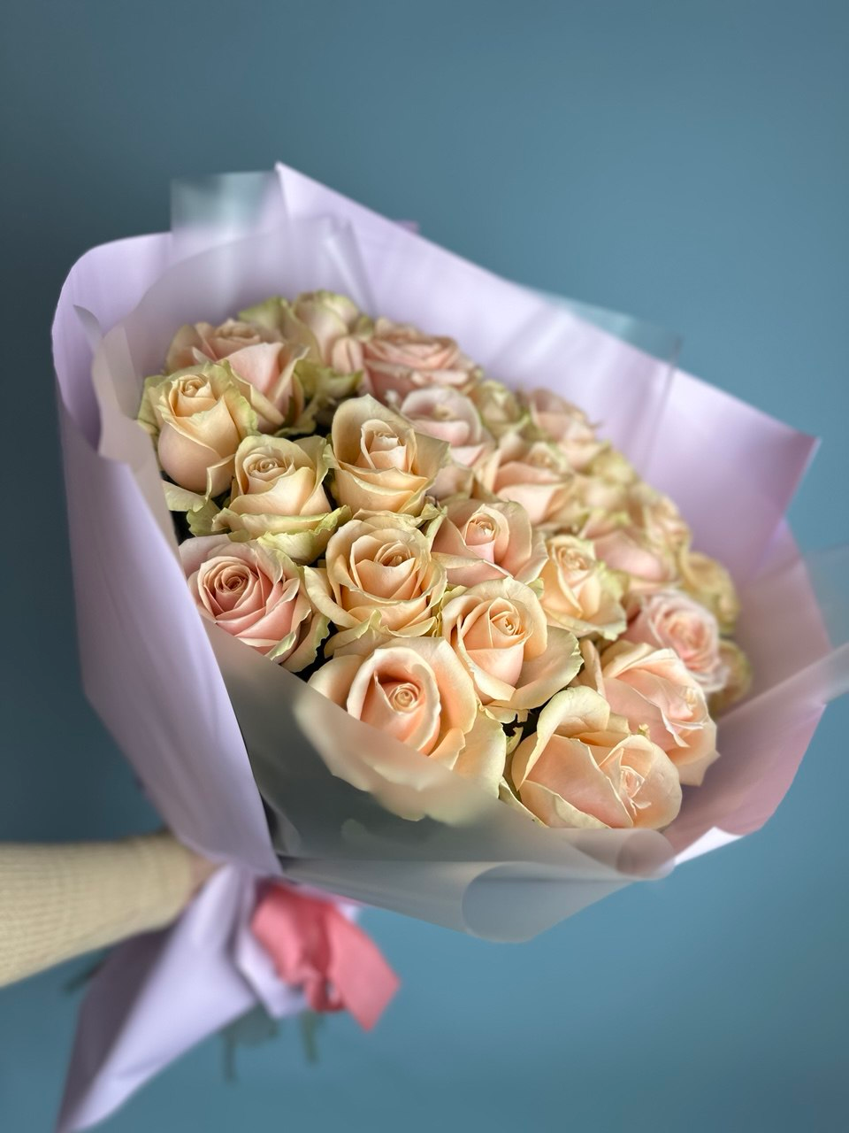 25 нежно-розовых роз